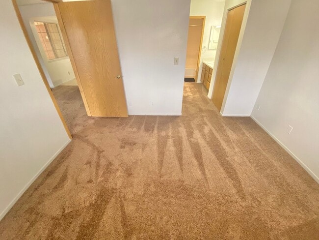 Building Photo - 1 BEDROOM / 1 BATH GATE COMMUNITY/ LOCATED...