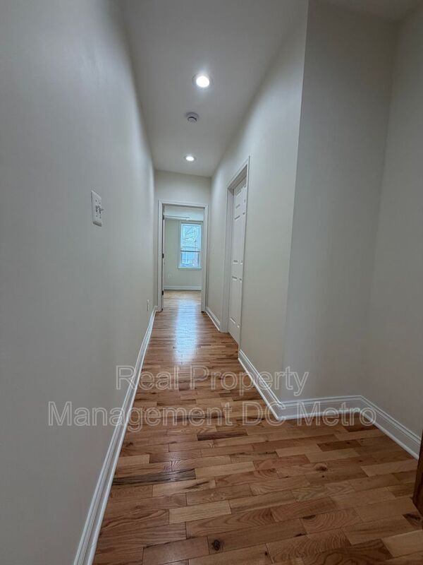 Building Photo - 1219 Pleasant St SE