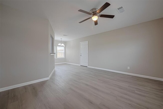Building Photo - 1750 Lynn Ln
