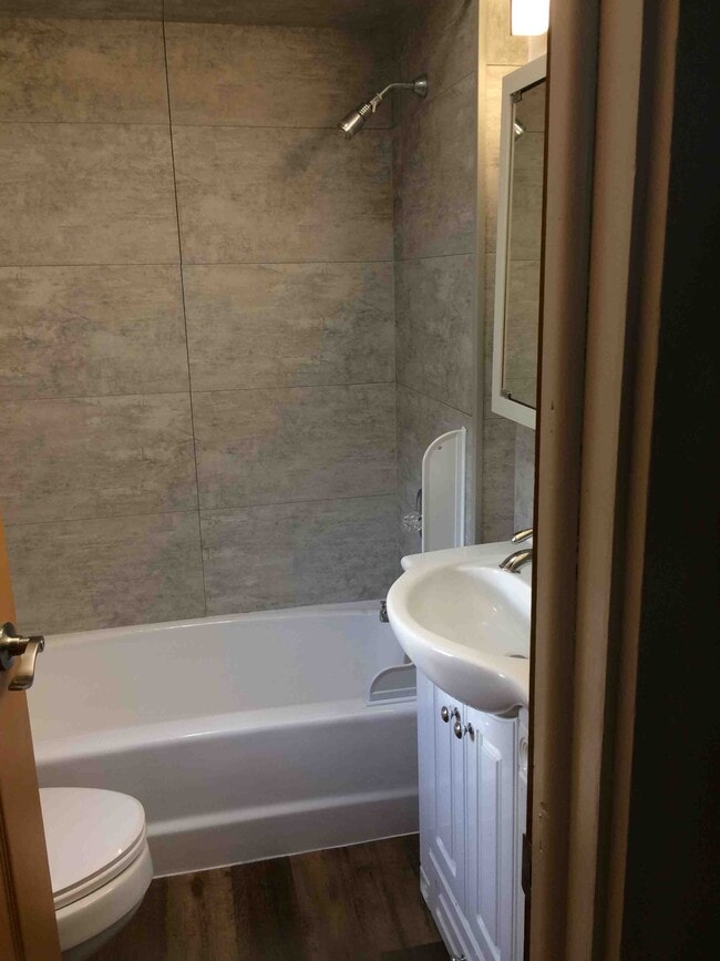 Building Photo - 317 Klingenberg Terrace