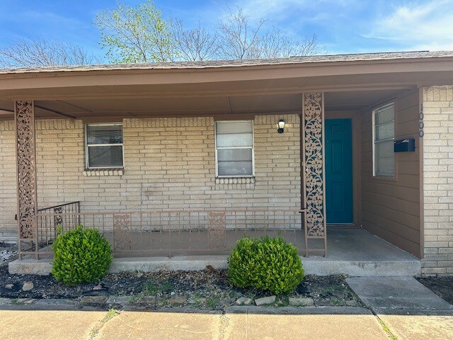 Building Photo - 1000 S Howard Ave