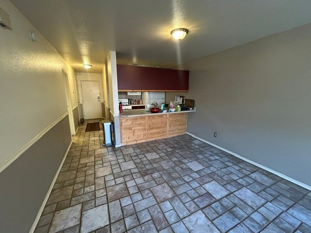 Building Photo - 1180 S Foothill Dr