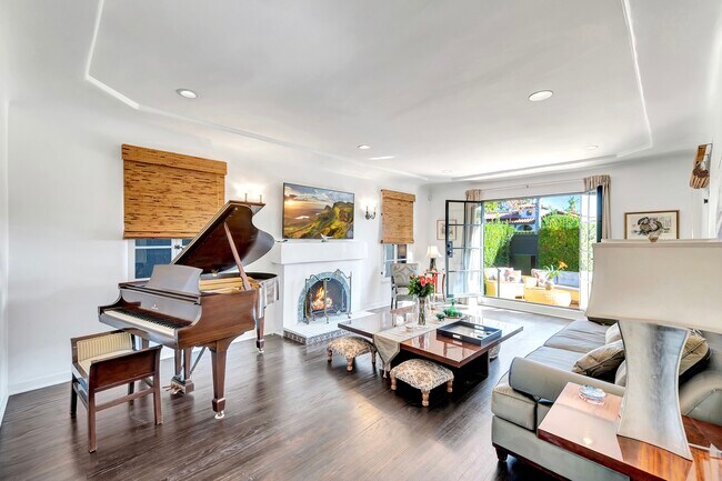 Primary Photo - 343 N Croft Ave