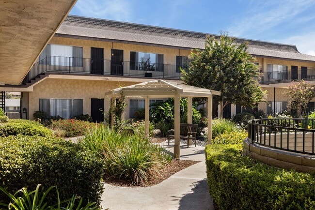 Building Photo - The Oaks Apartments