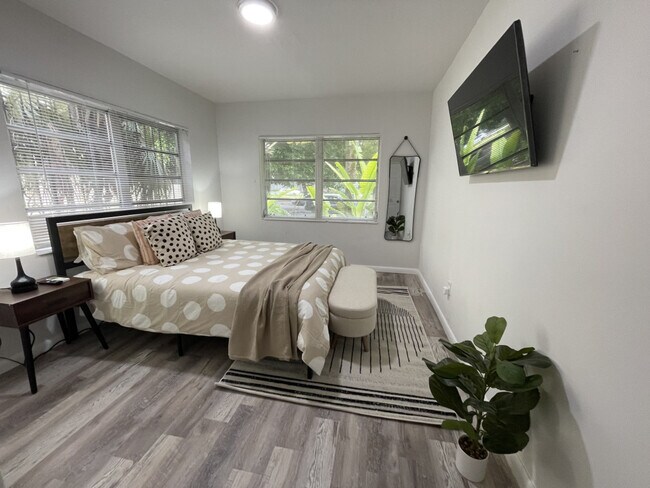 Building Photo - 2635 SW 24th Ave