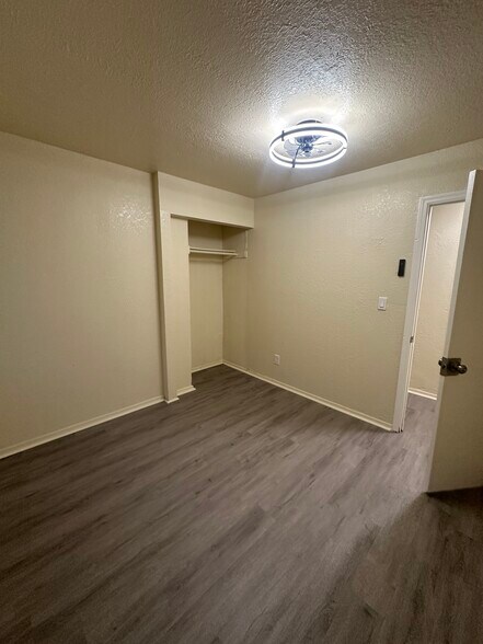 Building Photo - 12414 S Willowbrook Ave