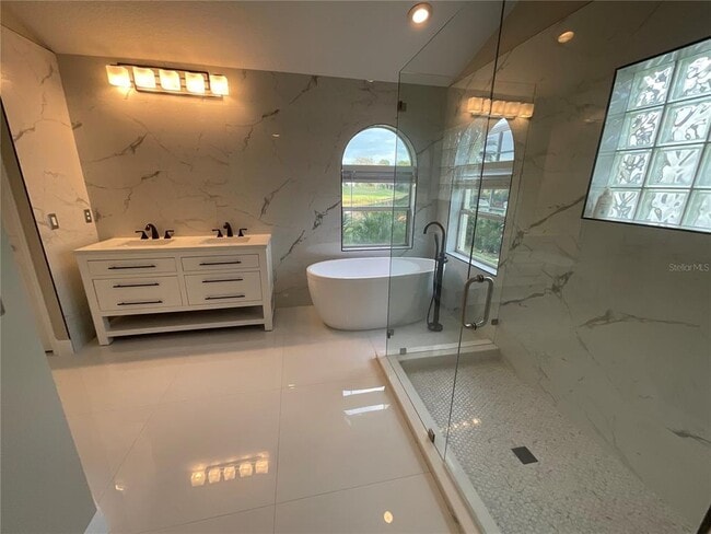 Building Photo - 13668 Crystal River Dr