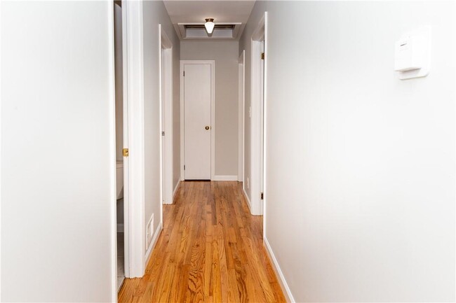 Building Photo - 9 Dykeman St