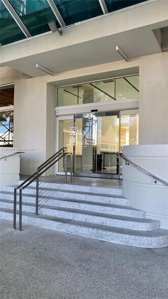 Building Photo - 650 West Ave
