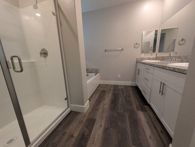 Building Photo - 1039 Forest Falcon Dr