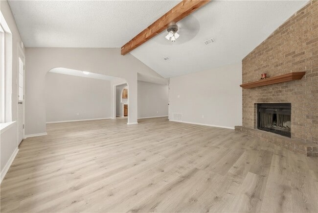 Building Photo - 804 Val Verde Dr