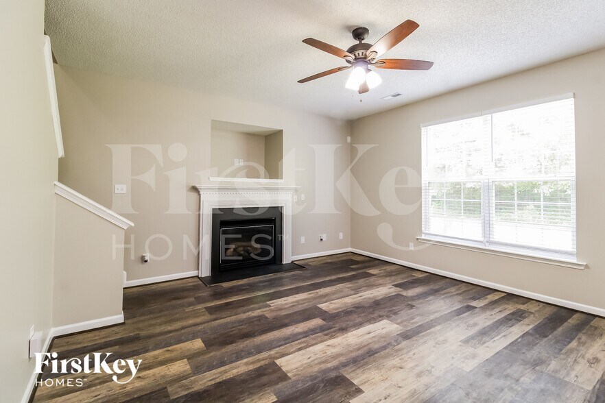 Building Photo - 6063 Parkside Cir