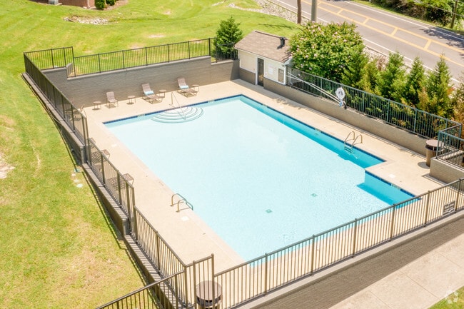 Pool at Pointe West I