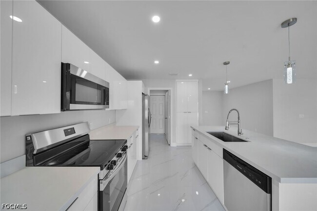 Building Photo - 2001 NW 20th St