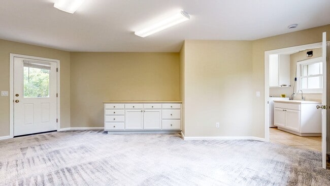 Building Photo - 7705 Starr Rd