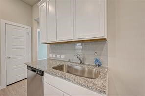 Building Photo - 21630 Sandy Dune Dr