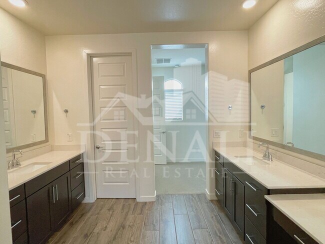 Building Photo - 17155 N 9th Pl