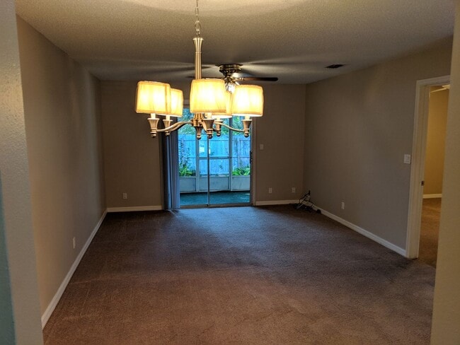 Building Photo - 2/2 Flat with Assigned Parking, Screen Porch, Inside Laundry