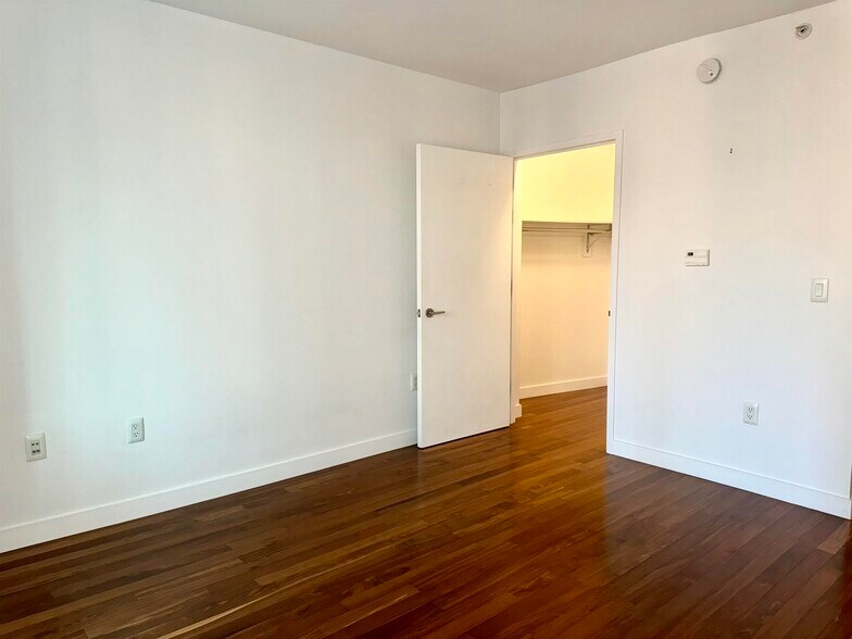 Building Photo - 25 Hudson St