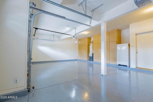 Building Photo - 1153 W Windhaven Ave