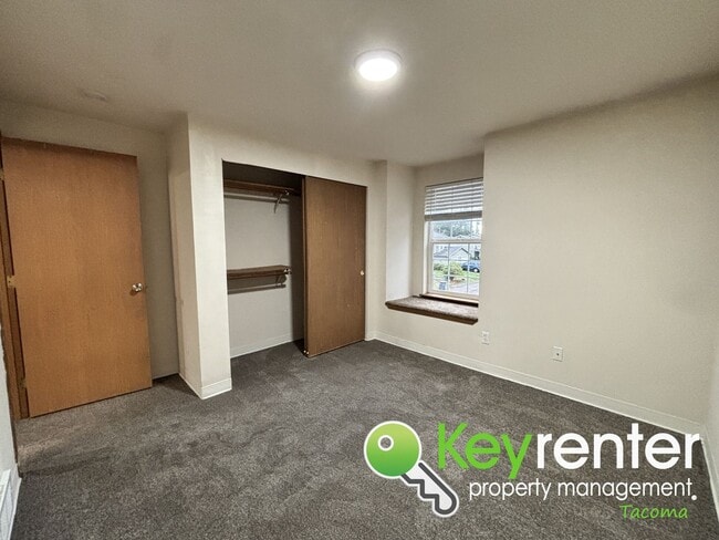 Building Photo - Spacious 3-Bedroom Home in Quiet Lakewood Cul-de-Sac