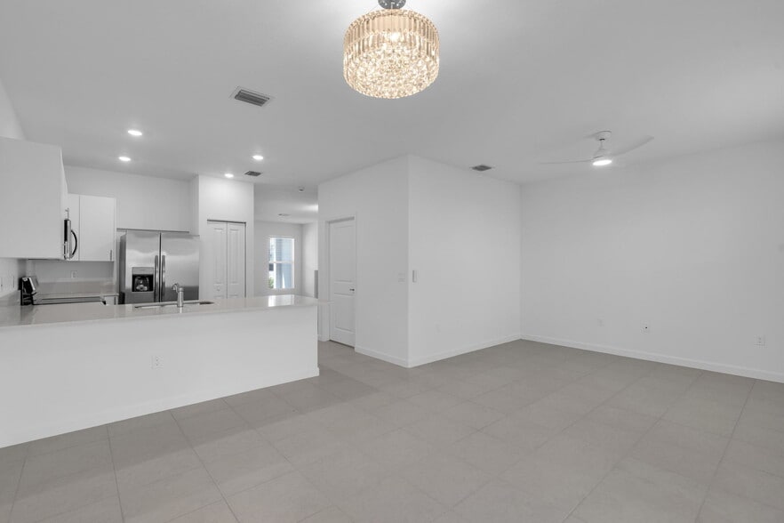 Building Photo - 105 SW 184th Pl