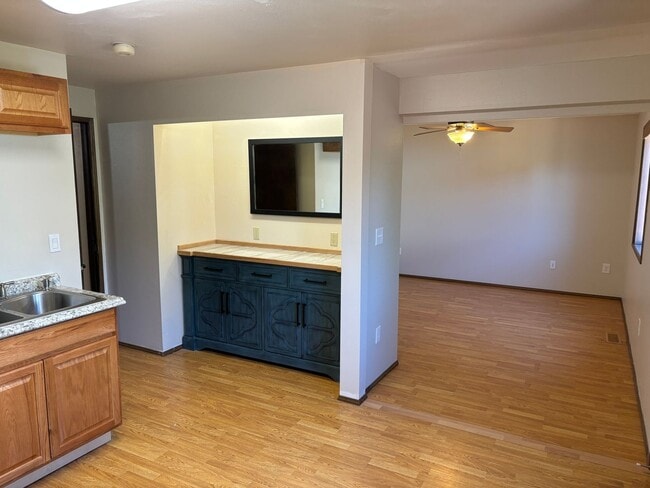 Building Photo - 3233 Jeri Dr NE