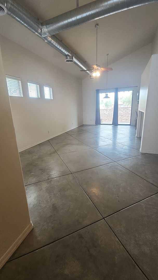 Building Photo - 3075 N Presidio Park Pl