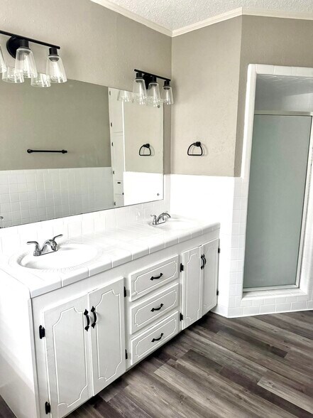 Building Photo - 109 Wildwood Dr