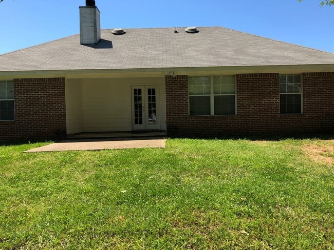 Building Photo - 505 Edge Water Branch Dr