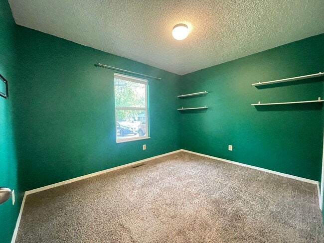 Building Photo - 1441 W Seminole St