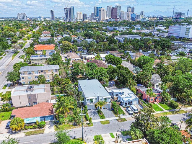 Building Photo - 325 SW 16th St