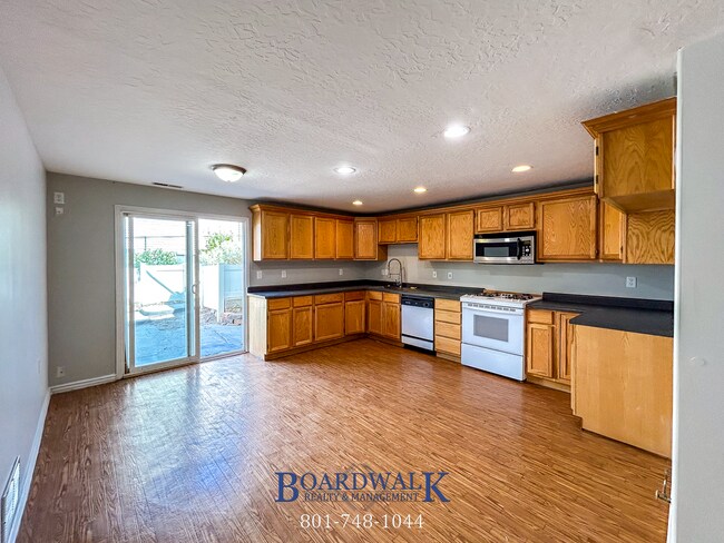 Building Photo - 833 Molasses Mill Dr