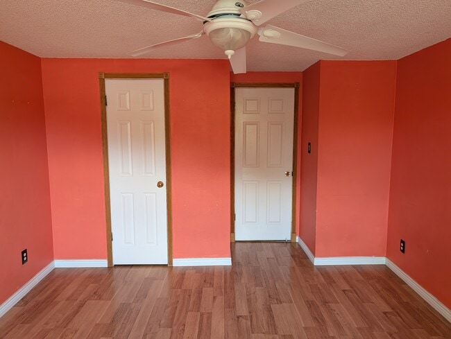 Building Photo - 1302 S Parker Rd