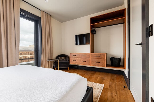 Building Photo - 1011 Canal St