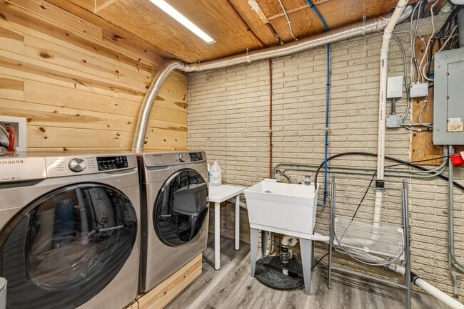 Building Photo - 4400 Valley Rd