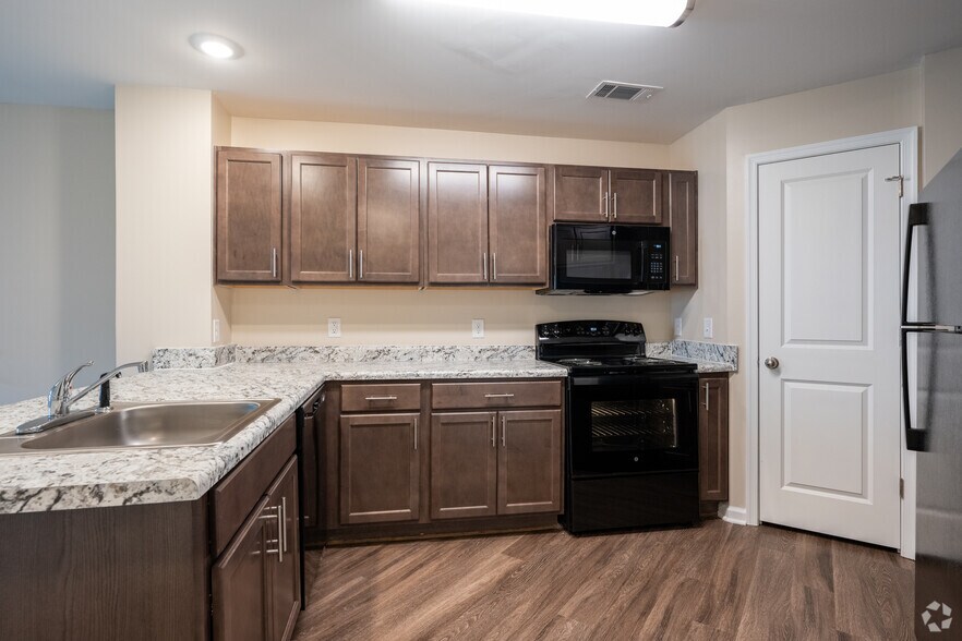 The Arbors at Pembroke 1963 W Pembroke Ave Hampton VA 23661