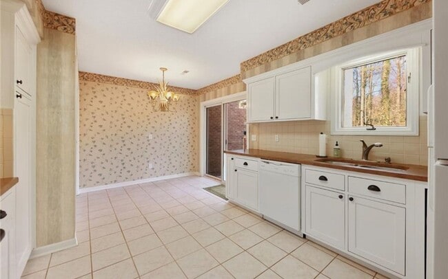 Building Photo - 4/ 2 Home for Rent