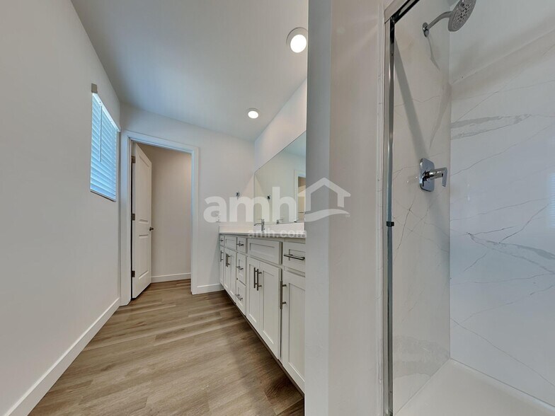 Building Photo - 9714 N Rancho Lozano
