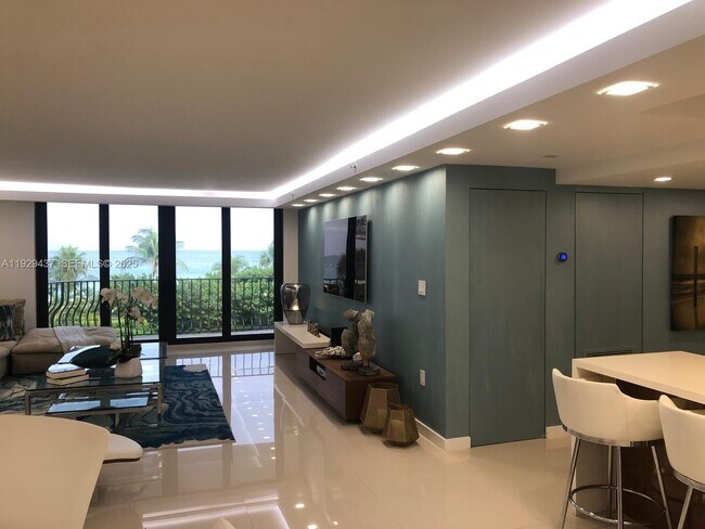 Building Photo - 8877 Collins Ave