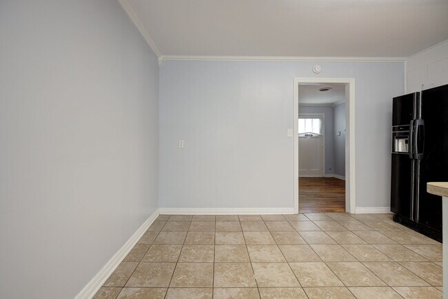 Building Photo - 912 Garver St