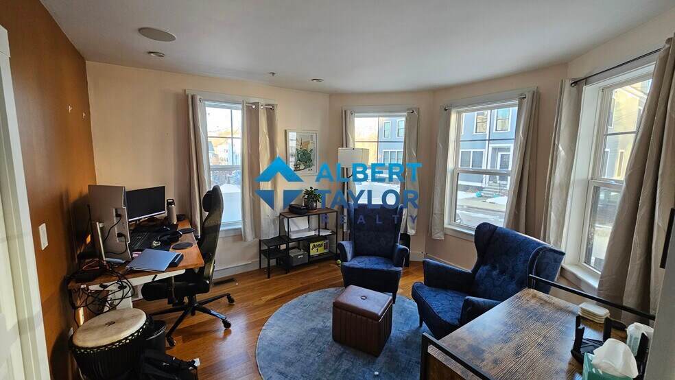 Building Photo - 95 Robey St