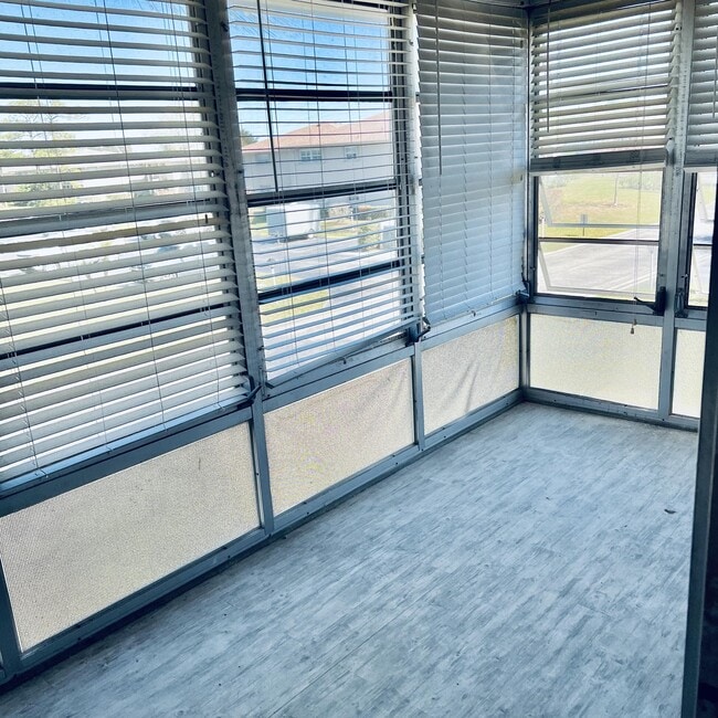 Building Photo - 13 Lake Vista Trail