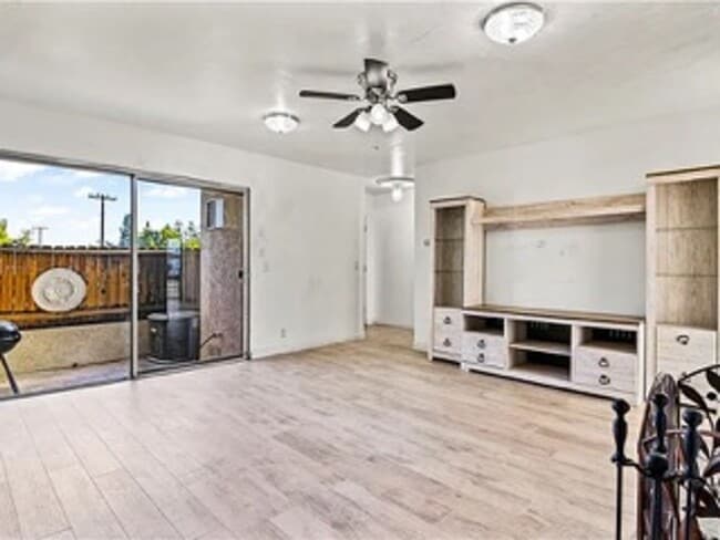 Building Photo - 764 N Glendora Ave