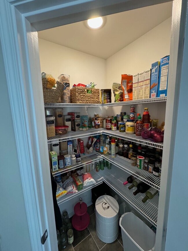 Building Photo - 3704 Stone St