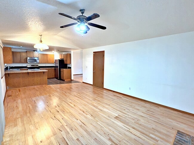 Building Photo - 9834 SE Clinton St