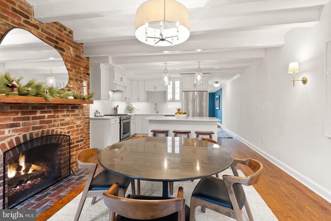 Building Photo - 312 N Pitt St