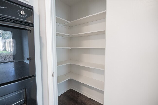 Building Photo - 13314 Ravensway Dr