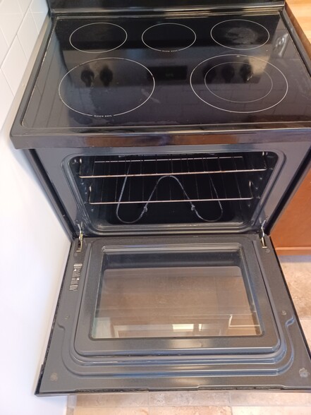Clean Oven - 4380 Chouteau Ave
