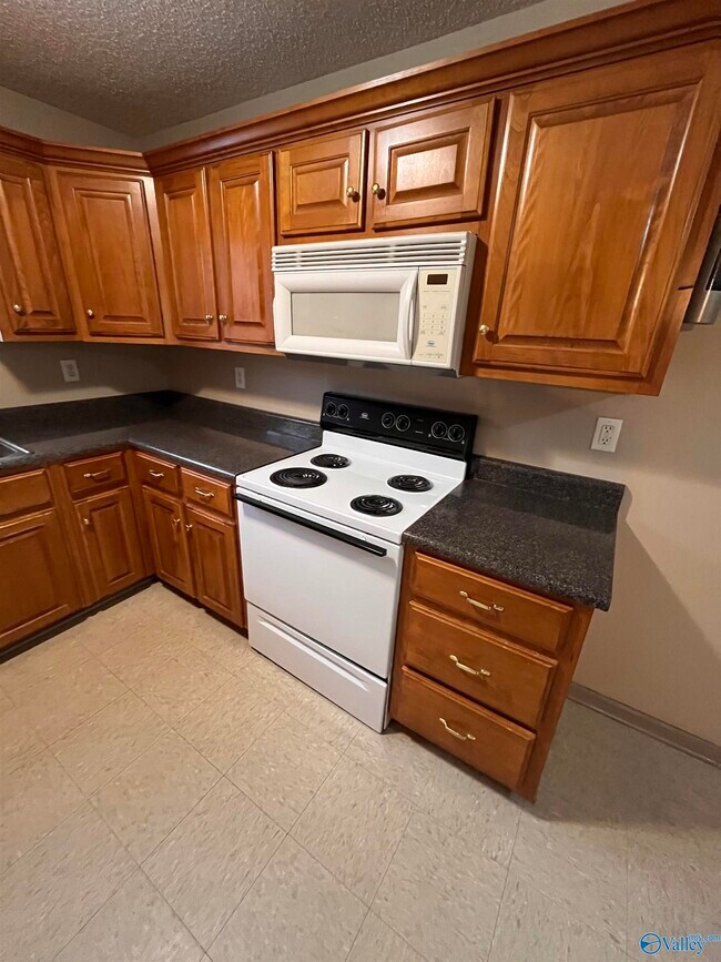 Building Photo - 5005 Chancellor Square